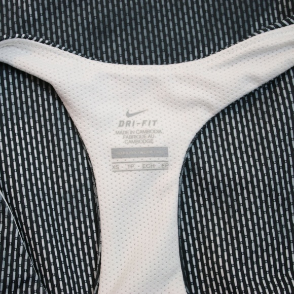 NIKE Dri-Fit Advantage Tank Top w/ Bra XS - Picture 6 of 6